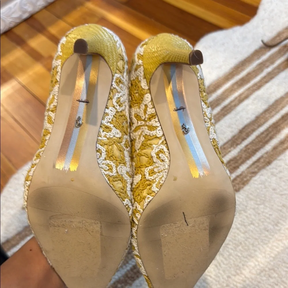 Sam Edelman Yellow and White Heels with Intricate Design - Picture 4 of 5